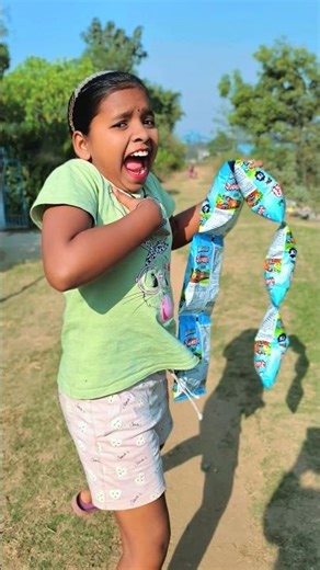 Hena ke piche kon pad geya 😱👶🏻♥️ #funny #short #viralvideo #subscribe