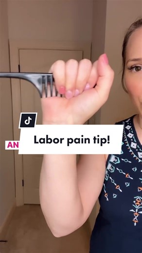 Do you know this LABOR PAIN TIP? ⁠⁣ ⁠⁠⁣ The COMB Method! ✋ PS: If you're interested in learning more about pain-coping techniques, comment #natural below and I’ll send you a FREE copy of my Natural Birth Prep Pack! 😍 ⁠⁣ Some women welcome distractions during labor, while others need complete focus to cope with contraction pain...BUT a great distraction tool during labor is a comb! ⁠⁣ ⁠⁣ Yeah! A comb, it's so easy:⁠⁣ ⁠⁣ Simply place a comb vertically in your hand and squeeze it tight during a co