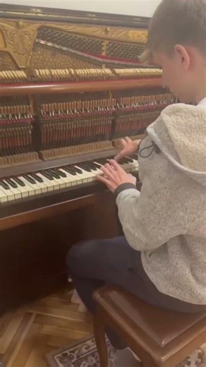 Estrenando afinación con un clásico: Bohemian Rhapsody en piano alemán 🎹✨
