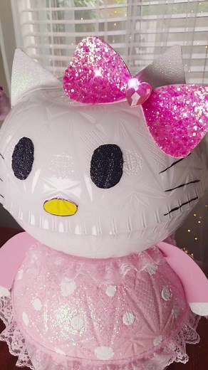 DIY Hello Kitty Centerpiece Tutorial