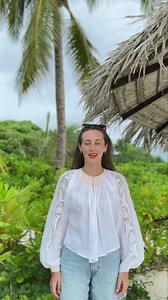 247K views · 11K reactions | “Eu n-am horile din carte/ Că-s de-acasă, de pe sate” #oanafont | Oana Font | Facebook