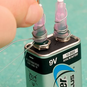 Burning wood with the help of a battery Thanks for watching! Please be aware that this video is for entertainment purposes only and techniques shown should not be attempted at home! | Science, Tech and Universe