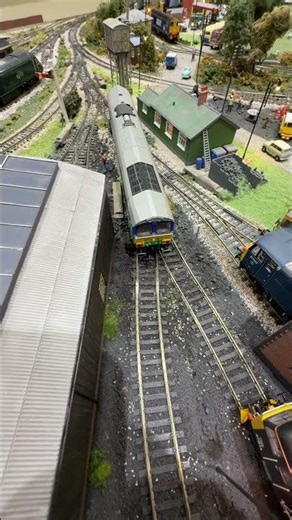 Class 66 Sence leaves the engine sheds.