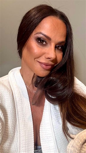 Viviane Araujo | Check na rotina, sem roteiro certo… vou vivendo e sendo feliz 🤍✨ | Instagram