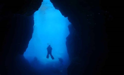 The Deepest Blue Hole in the World Could Be Hiding an Underwater Cave System
