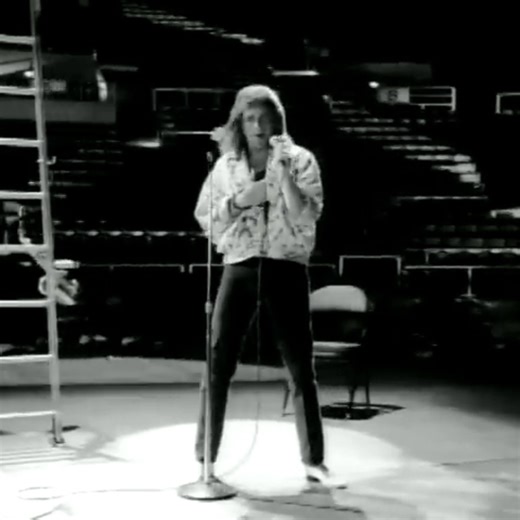 The Tune Vault on Instagram: "Eddie Money - Take Me Home Tonight (1986) This song always feels bigger than life. “Take Me Home Tonight” came out in 1986 on Eddie Money’s Can’t Hold Back album, and it basically gave his career a second wind. What really makes it special is that iconic line, “Just like Ronnie sang…”, followed by the actual Ronnie Spector singing back. Getting her on the track wasn’t just a feature, it was a full-on moment of nostalgia and respect for the girl-group era that Eddie