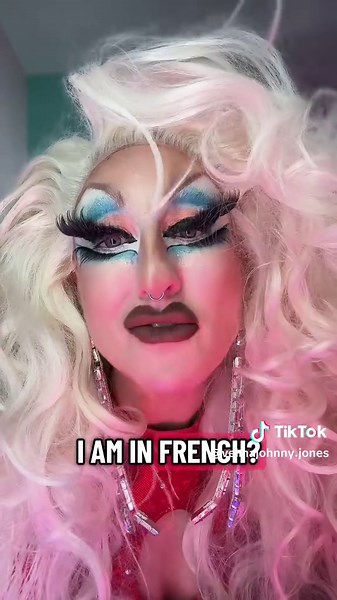The (linguistic) struggle is real! But I'm proud to be representing french Canadian culture, even if I get a bit confused and makes things a bit harder. When you all get the chance to talk a mile in french, I'll be there to cheer you on!🥳 #canadasdragrace #season6 #dragqueen #frenchcanadian #teamvelmajones