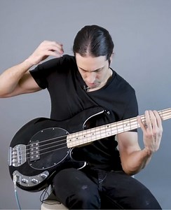Demonstrating the Ray4 Bass Guitar Techniques