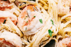 Creamy Garlic Shrimp Alfredo Pasta