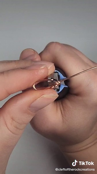 Wire Bracelet Tutorial with Easy Clasp Design by CSLdesigns