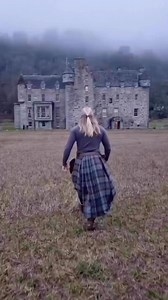 Scotland 🏴󠁧󠁢󠁳󠁣󠁴󠁿 | Travel | Hotels | Tips on Instagram: "Feeling the Scotland vibes ?🏴󠁧󠁢󠁳󠁣󠁴󠁿💙 💡How do Scots say hello? ‘Hello’ in Scottish Gaelic In Scottish Gaelic, you greet others with ‘halò’! Pronounced hallo, this phrase has you covered for greeting passers-by if you visit a Gaelic-speaking community. Alternatively, you could say good morning which is ‘madainn mhath’, pronounced ma-ten-va. 🏷Tag someone who needs to know this 🎥: @tartanviking 📍: Scotland #stirlingscotland 