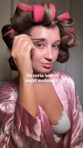 3.5K views · 48 reactions | Victoria Secret makeup tutorial懶諾 #victoriasecretangel #victoriasecretfashionshow #victoriasecretmakeup #victoriasecretlook #victoriasecret #makeuptutorial #halloween Victoria secret makijaż, tutorial makeup, makijaż aniołka, halloween, strój na halloween | nate.beauty | Facebook