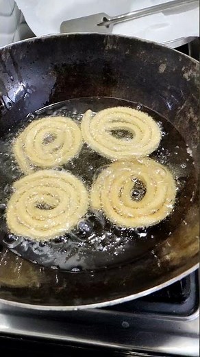 How to make chakli Diwali special | Chakli recipe | how to make chakli #shorts #chakli #diwali
