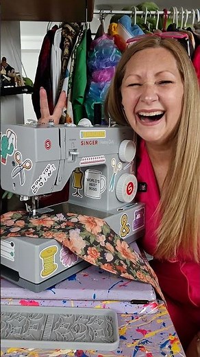 Refashionista + her sewing machine = an upcycled love story 💗🧵