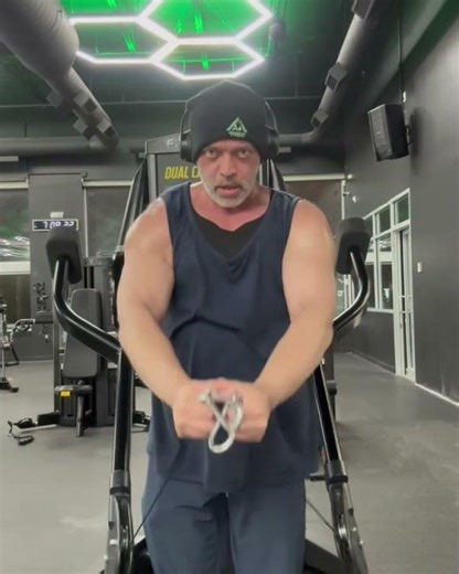 Master Shoulder Exercises: Perfect Hand Placement Guide! #shorts