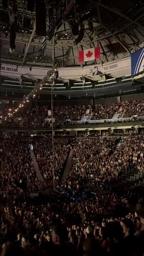 LITTLE LION MAN #mumfordandsons LIVE Rogers Arena #live #concert #music #shorts #vancouver #trending