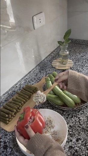 طريقة عمل محاشي مشكلة (كوسا، باذنجان، بصل، دوالي، وفليفلة) لأجواء الشتاء 🥘