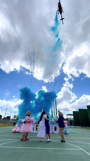 Amazing helicopter gender reveal.💙✨ #genderreveal #genderrevealmiami #genderrevealparty #genderrevealworld #revelaciondegenero #revelaciondesexo #charevelacao #genderrevealideas #helicopter #helicoptergenderreveal