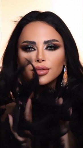 بتخليني عيش حكاية لا أول الها ولا نهاية