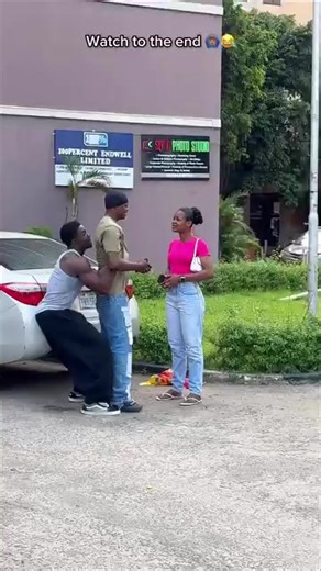 Lolz 😂💔 even the girl was surprised how this guy lifted her boyfriend up like bread 😂😂😂💔 #goviral #fvppppppppppppppppppppppppppp #foryoupage #tiktokviral #400views