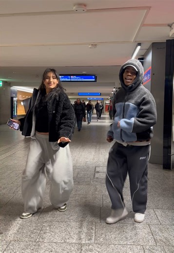 Wake up call from us to Bern🙂‍↕️ @Dah boy @DopeNation #dance #danceinpublic #kakalika