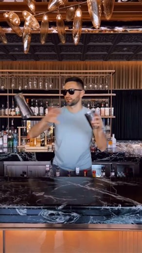 Bartender tricks and tips for beginners #bartender #mixology #bar #cocktail #bartenderday