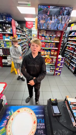 Crazy cracker challenge part 33! 藍 | Camille Leclerc | Facebook