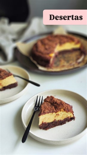 Roma | Receptai | Maistas | UGC on Instagram: "VARŠKĖS TORTAS SU ŠALTALANKIAIS Nebūna netinkamos progos tortui. Jei tiksliau, manau, kad net progos nereikia - juk tortus galima valgyti ir šiaip sau.🤭 Šį kartą tortas su net man pačiai netikėtai, bet idealiai derančiu ingredientu - šaltalankių arbatos koncentratu! Jis varškės sluoksniui suteikia labai malonios rūgštelės, o be to - papildomai į tortą net cukraus dėti nebereikia, nes jis pakankamai saldus. 🍊50g sviesto 🍊160g kvadratinių sausainių