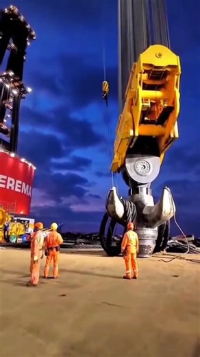 Engineering at Mega scale #hse #rigging #lifting #shorts #viral