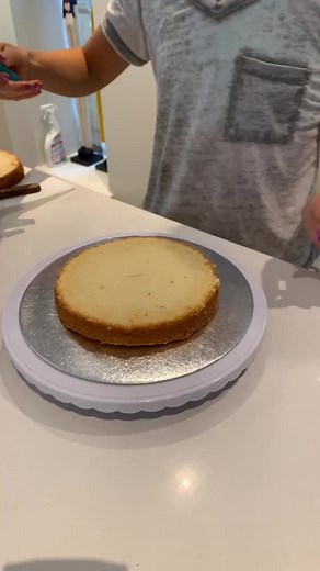 Instagram @bakedbylaura_ 🥰🍫 #cake #cakedecorating #bake #cakevideo #fyp