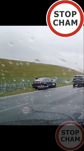 Poślizg na S7 na drodze. Pamietaj o przyczepności na drodze A Wy już zmieniliście opony na zimowe? | Stop Cham