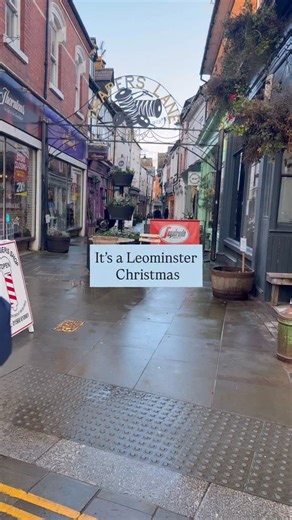 It’s a Leominster Christmas 🎄✨ Leominster is looking wonderfully Christmassy — twinkling lights, festive windows and all our gorgeous independents ready to welcome you in. From antiques to delicatessens, boutiques to cosy cafés, it’s the perfect place for Christmas shopping. ✨ On Saturday 13th December, the town steps back in time for its famous Victorian Street Market. Corn Street, Broad Street and the town centre will be filled with stalls selling handmade and locally produced gifts, food and
