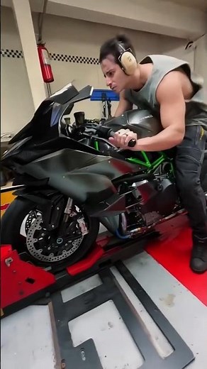 Kawasaki Ninja H2R: Insane Speed Test - 0 to 400 km/h in Seconds! 🚀💨 #shotrs #h2r #kawasaki #yamaha