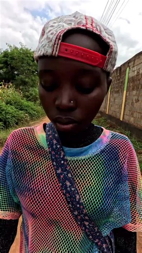 Ati Me Nanii: A Ghetto Girl's Humorous Moment