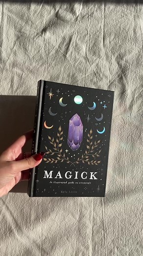 Witchcraft Guide: Crafting Your Witchy Life Story