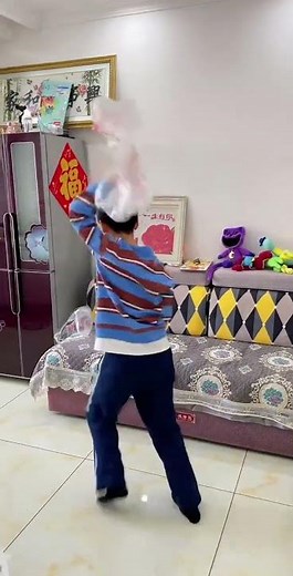 Challenge a plastic bag dance Plastic bag dance Play with plastic bags You will learn it at a gl