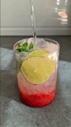 The summer drink YOU NEED 🍓 #easyrecipes #veganrecipe #easyrecipes