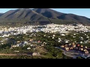 Impresionante vista aerea de Alhaurín el Grande con la Sierra de Mijas al fondo