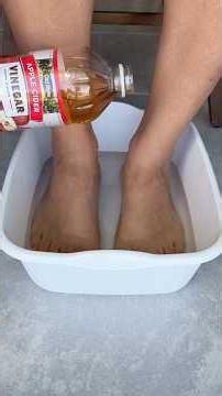Stop throwing away your apple cider vinegar #AppleCiderVinegar #HomeHacks #diy