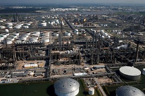 Incendio en planta química de Shell en Texas deja al menos 6 heridos