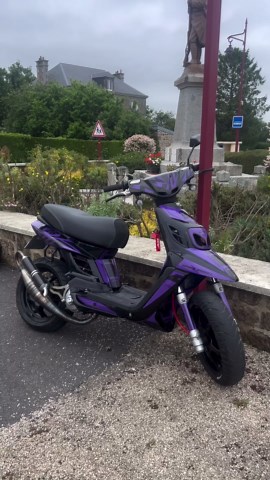 @spike.boost on Instagram: "😍😍😍 - - kit déco by @armybysctv 🫡 - pièces : @maxiscoot_officiel 👨🏻‍🔧 #50cc #70cc #80cc #90cc #100cc #mbkbooster #mbk #booster #bed #maxiscoot #moto #scooters hub #malossi #stage #pmt #wheelingbike #whelling #bikelife #proscooter #tsr #teamsebracing #scootxtreme"