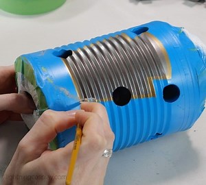 Laura Jansen on Instagram: "Ever wondered how to combine a carrot and a tin can? We built this unique weapon from Biomutant and it was a super fun project. 🙌 #biomutant @thqnordic #ad #3dprinting #zortrax #inkspire"