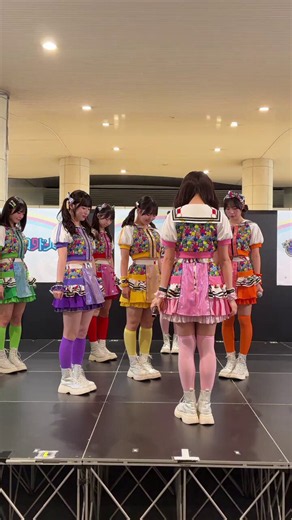虹のコンキスタドール フリーライブ@汐留シオサイト 1部『キミは無邪気な夏の女王』だいすきな曲です。 #虹コン
