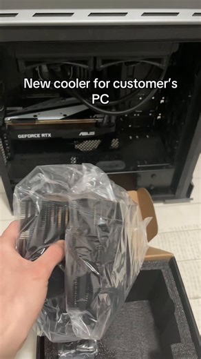 This EVGA AIO cooler had failed leading to temperatures near 100° C in under 5 seconds of heavy usage, idling at 60° C. When building computers, i recommend air coolers as they often last much longer than liquid coolers. #tech #alltingo #pc #aio #evga