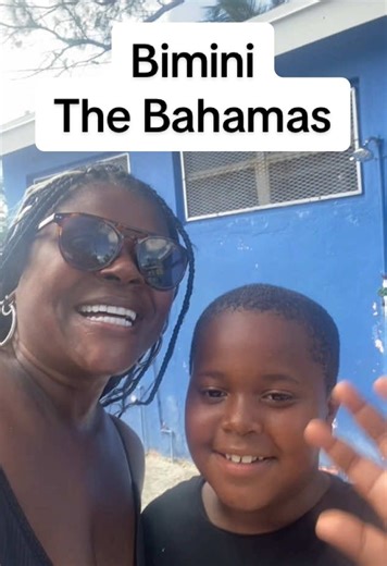 Today I’m sitting on the beach 🏖️ and lo and behold a coconut 🥥 falls right from the tree! I had just asked a vendor how much a coconut was and he said eight dollars 💵 so of course I didn’t buy it. But look at the universe sending me one for free ✨ I’m spending the day on Radio Beach in beautiful Bimini 🌴☀️ Bimini is only seven miles long and just half a mile wide so you can literally see the beach from almost anywhere on the island 🌊 Stick around for parts two and three 🎥 Bimini was such 
