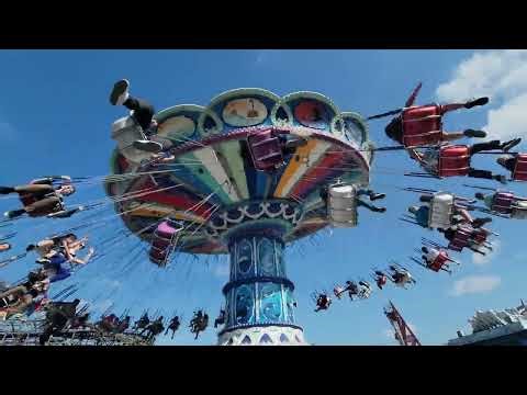 🇨🇦 Playland Amusement Park Sea-to-Sky Swinger Ride in Vancouver BC Canada 🇨🇦