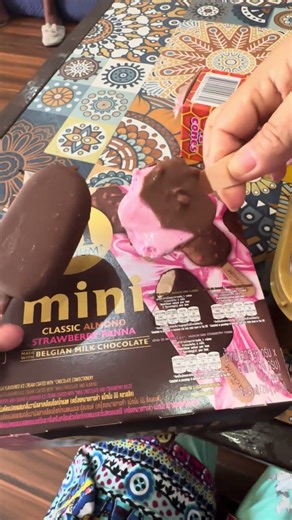Magnum | Mini Classic Almond | Strawberry Panna