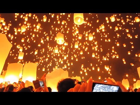 Sky lantern festival in Thailand / タイのランタンフェスティバル コムローイ/ Tangled