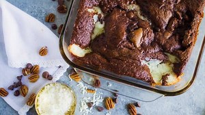 A delicious and decadent chocolate Earthquake Cake Recipe! Make it for your next get together! Printable recipe here: https://www.theidearoom.net/earthquake-cake-recipe/ | The Idea Room