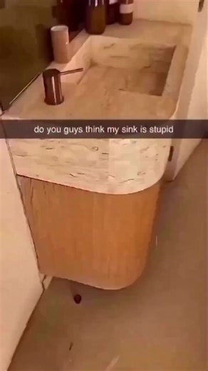 Giraffes are 30 times more likely to get hit by lightning than people. True, there are only five well-documented fatal lightning strikes on giraffes between 1996 and 2010. But due to the population of the species being just 140,000 during this time, it makes for about 0.003 lightning deaths per thousand giraffes each year. This is 30 times the equivalent fatality rate for humans. #funny #meme #fypシ #foryou